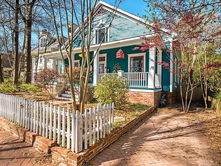 623 Cherokee Ave SE — Photo 4