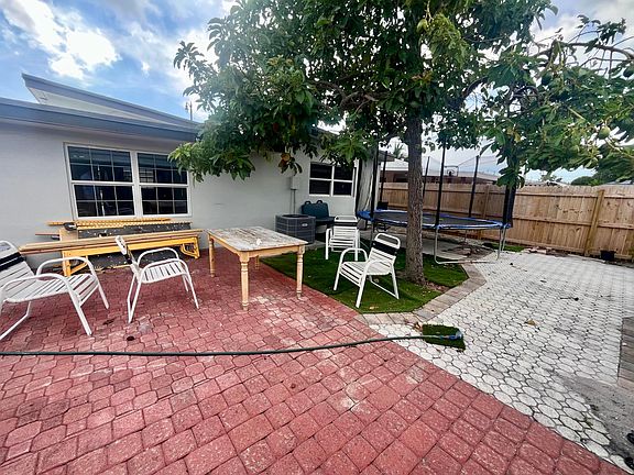 5th image of 3765 NE 18th Avenue