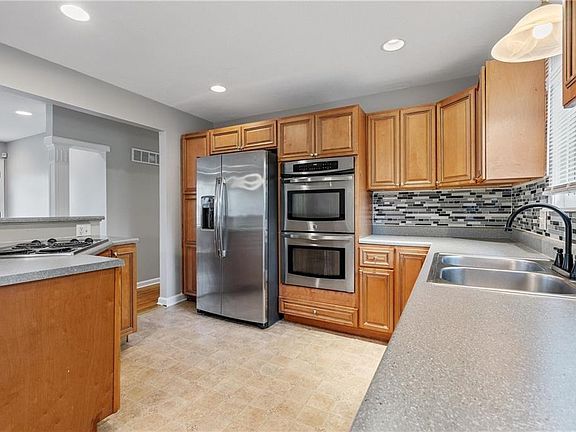 5th image of 11827 E 50th Ter
