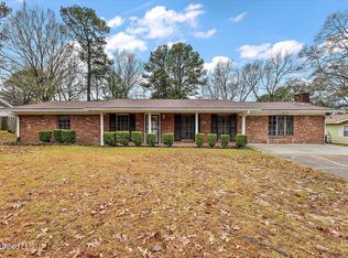 1227 Deerfield Ln, Jackson, MS 39211
