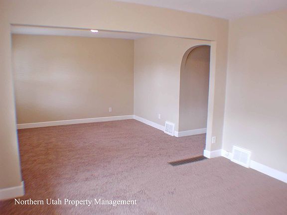 2 Front Room_09172015