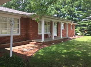 101 Sunrise Dr, Fairfield, IL 62837