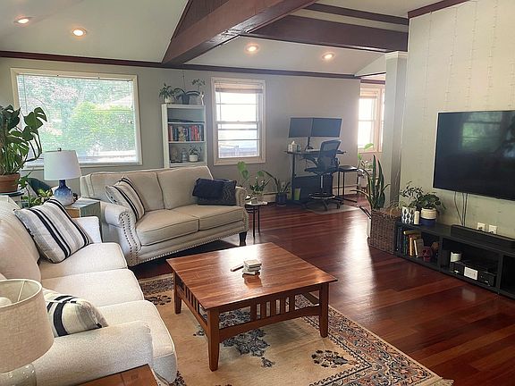 2nd image of 2419 W 22nd St #1