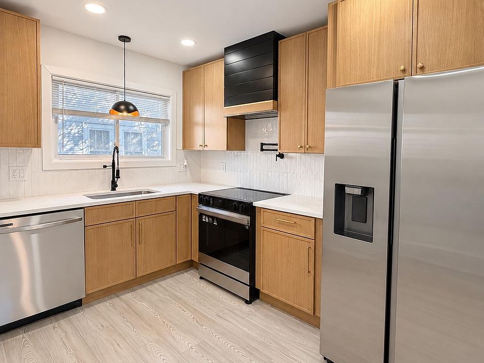 187 Leroy St, photo 8