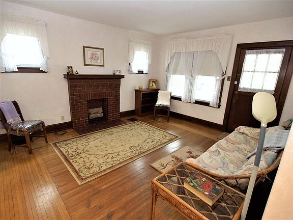 4th image of 1622 Tuxworth Ave