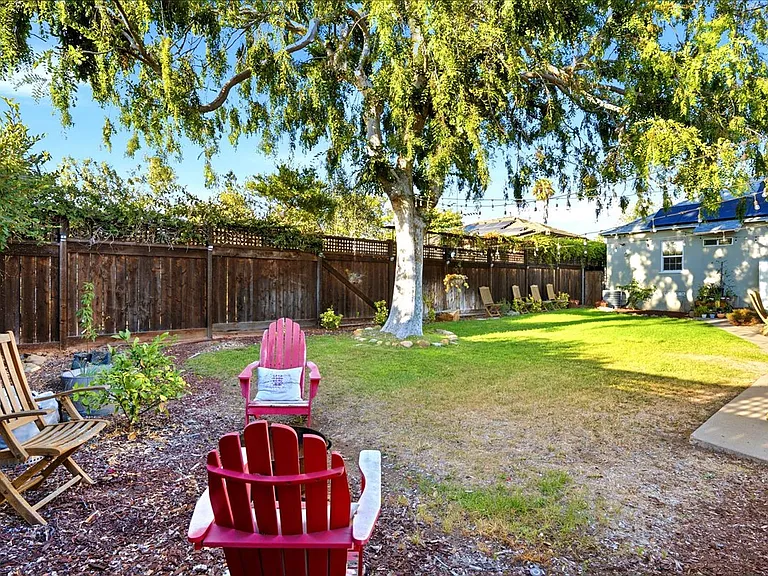 4526 Euclid Ave — Photo 32