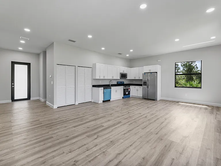 556 Sherwood Ave S — Photo 13