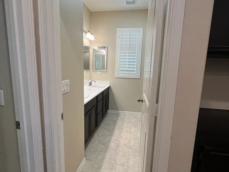 1338 Pyramid Peak St — Photo 15