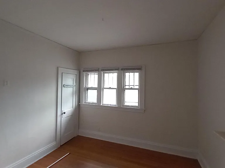 217 Cretin Ave N — Photo 8