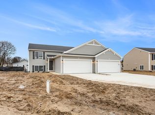 101 Mackenzie St, White Pigeon, MI 49099