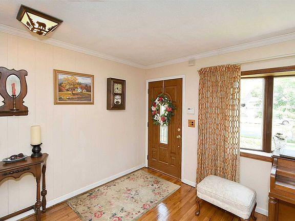 4th image of 9 Lark Ct