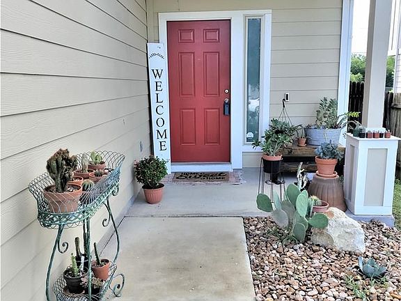 3rd image of 400 Twisted Oaks Ln
