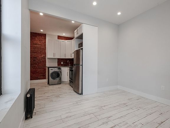 4th image of 77 Varet St #12