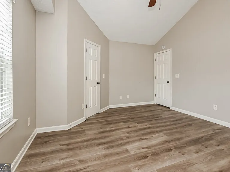 425 Village Bluff Dr — Photo 11
