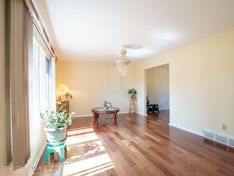 3rd image of 24 Windsor Drive