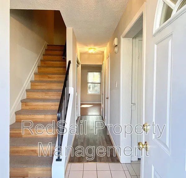 1114 Clear Springs Rd — Photo 3