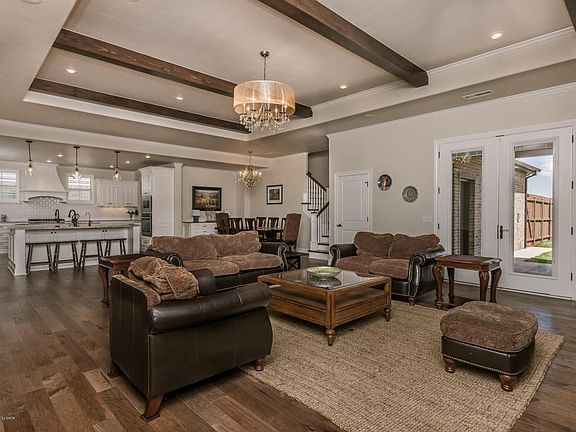 4th image of 106 Banks Dr