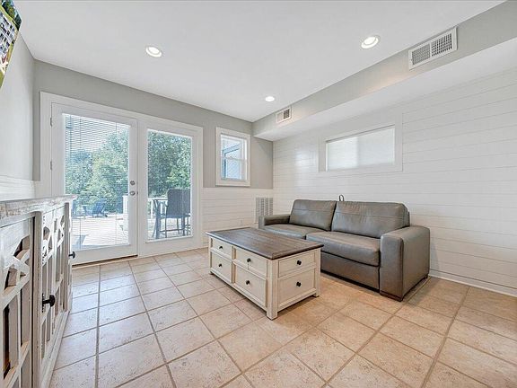 4th image of 1089 Bluewater Dr Unit 513