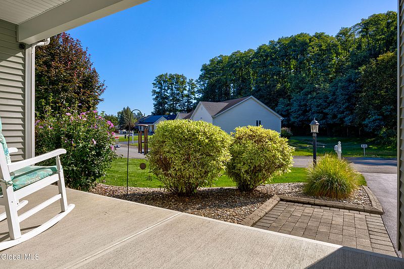 5th image of 1001 Kingswood Court
