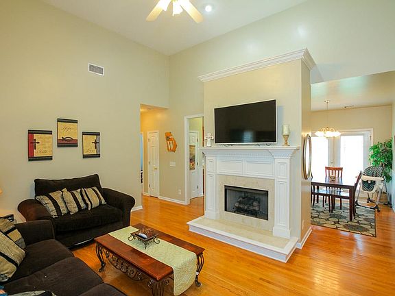 2nd image of 4002 Luchan Dr