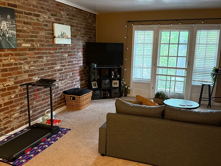 1100 Chatham Park Dr — Photo 1