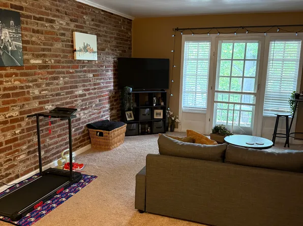 1100 Chatham Park Dr, Pittsburgh, PA 15216