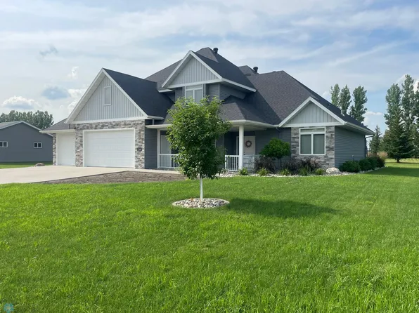 208 River Bend Trl, Breckenridge, MN 56520