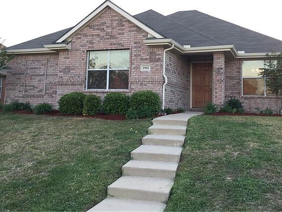 3rd image of 1902 Clearbrook Ct