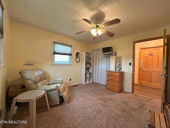24th image of 1038 Newton Ln