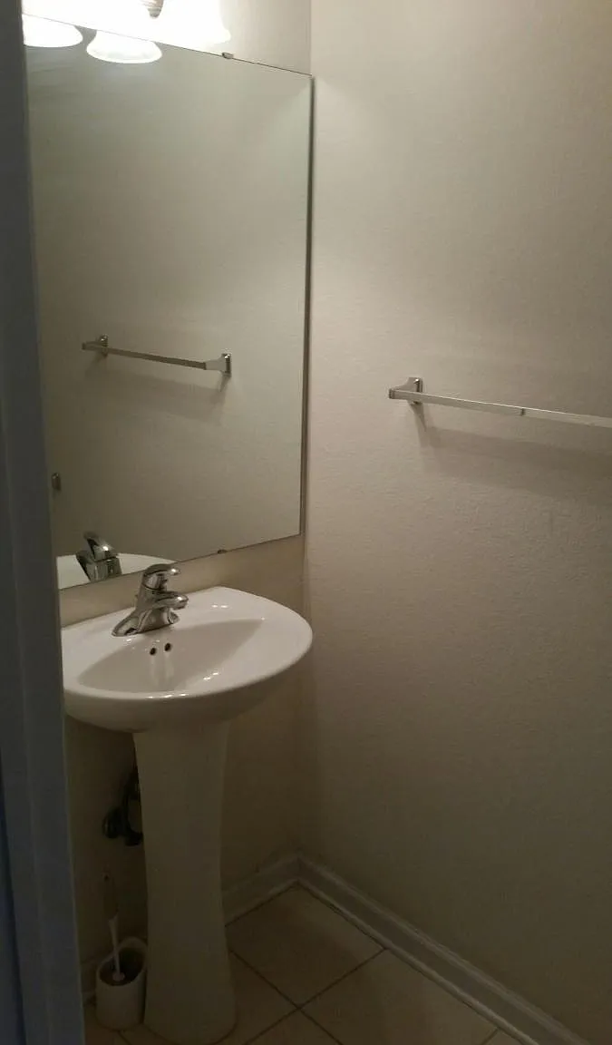 2 bed, 2.5 bath, 1308 sqft, $1,450 — Photo 3