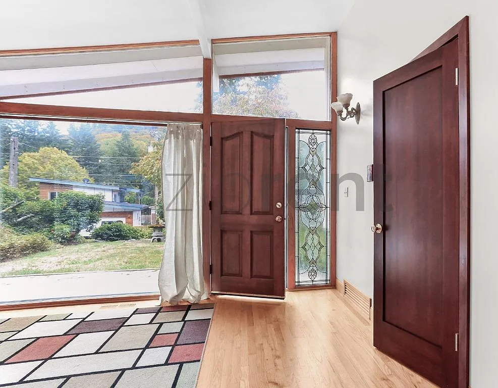 4 bed, 1.5 bath, 2145 sqft, $3,980 — Photo 2