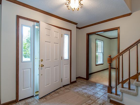 3rd image of 328 Woodland Trace Dr