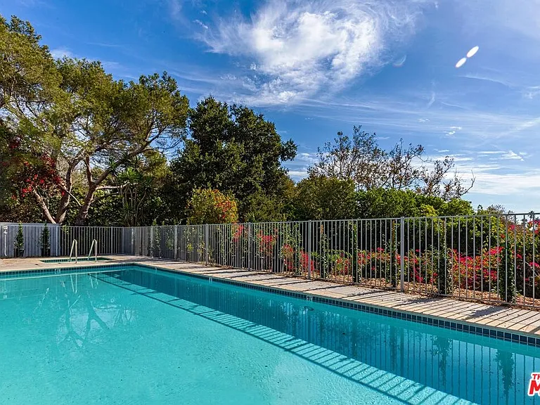 6459 Sycamore Meadows Dr — Photo 1
