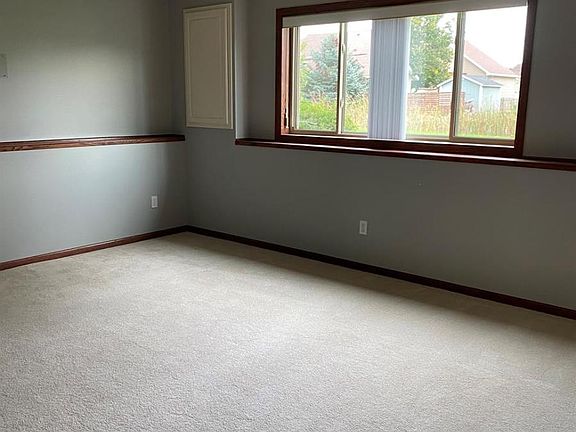 4th image of 300 23rd Ave N #300
