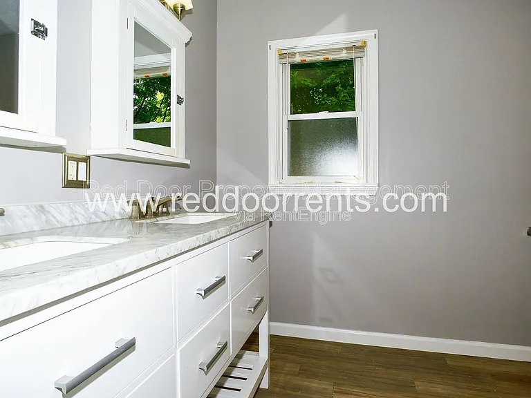385 W Hawthorne St — Photo 6