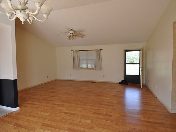 2nd image of 324 Circle Dr