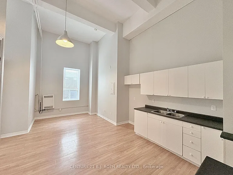 19 Dunlop St W #205 — Photo 6