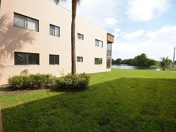 3rd image of 9920 NW 68th Pl APT 110