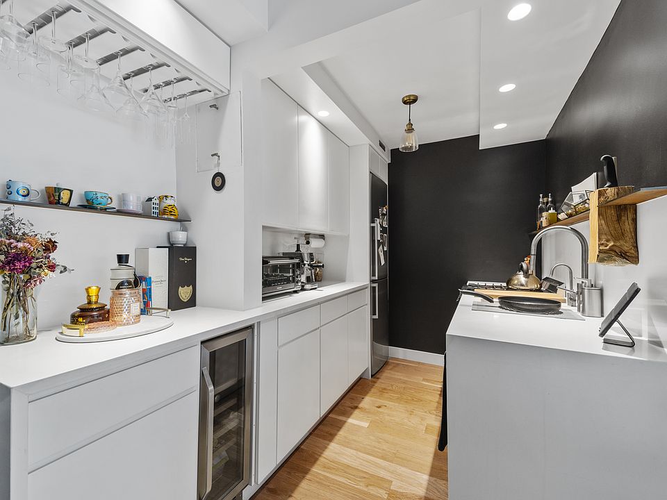 1st image of 101 W 12th St APT 14O