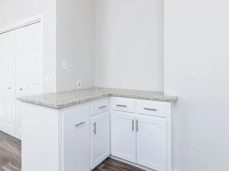 5700 Pershing Ave — Photo 24