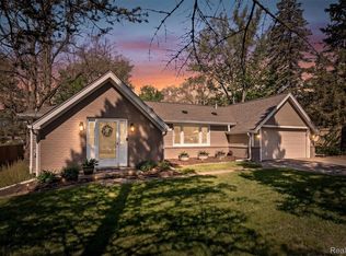 3525 Buss Dr, Commerce Township, MI 48390