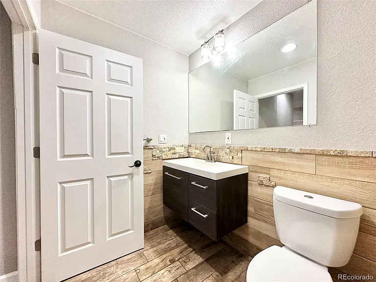 49 S Marshall St #BASEMENT — Photo 17