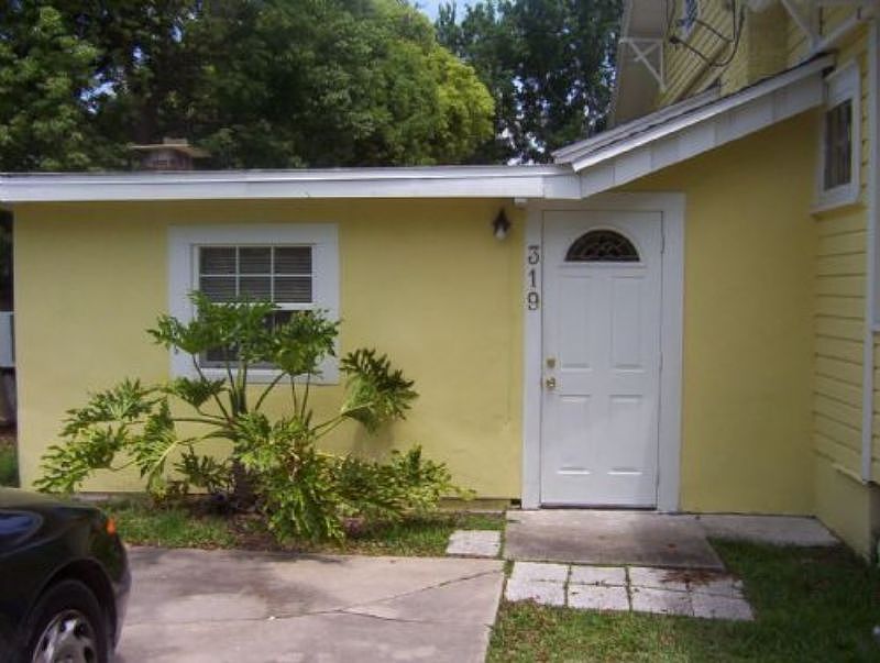 1st image of 319 E Pierce Ave