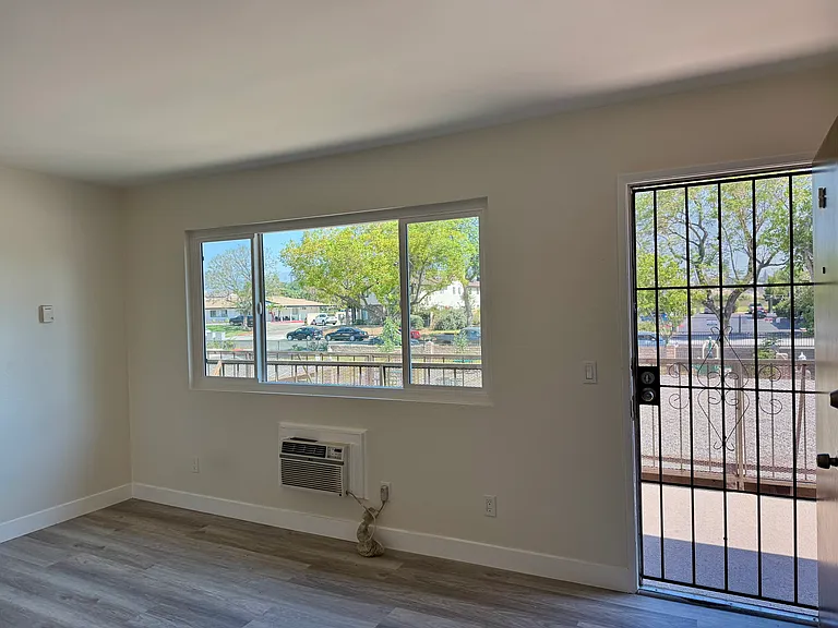 1006 E Deodar St #G — Photo 3
