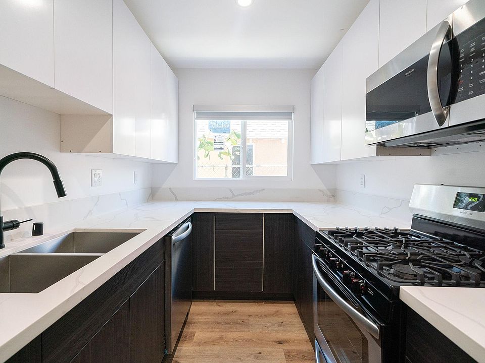 1st image of 11918 Hart St #2