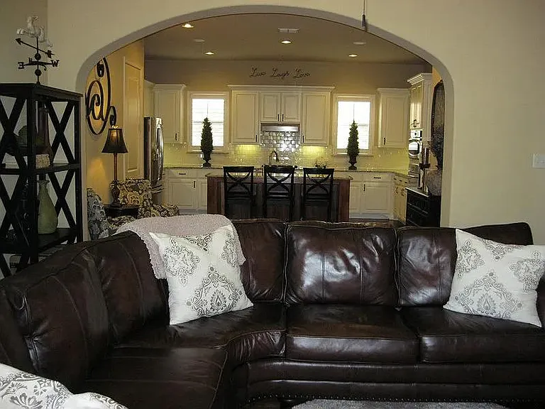 906 Greystone Dr — Photo 9