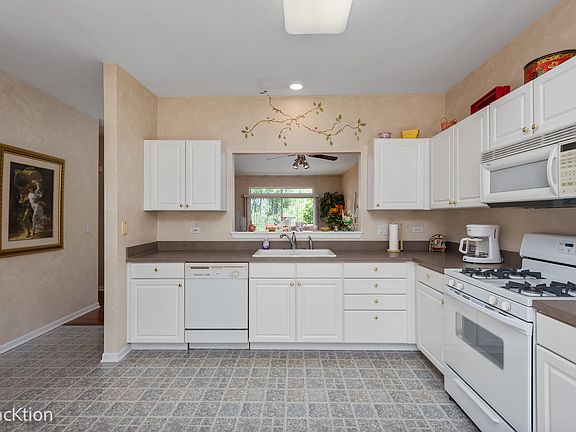 4th image of 20904 W Chinaberry Ct