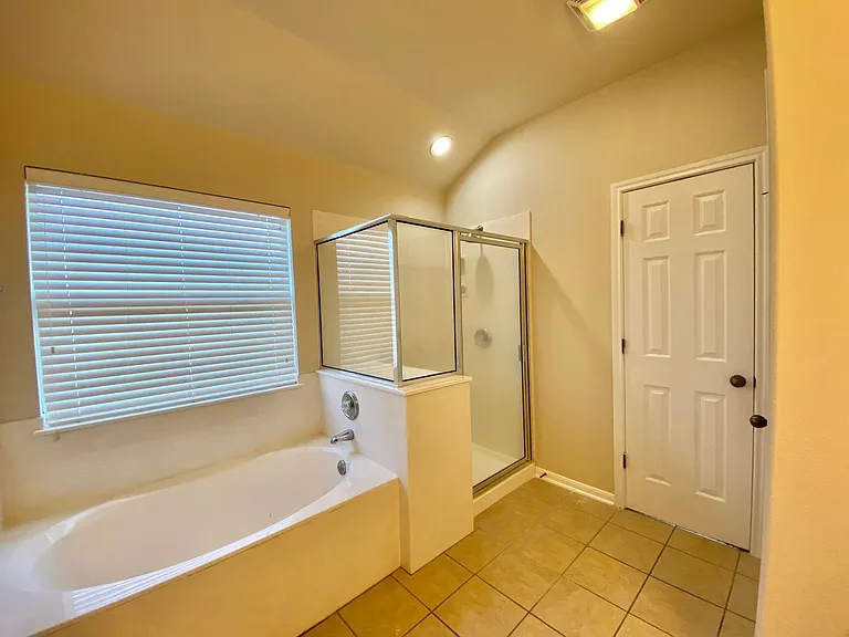 20412 Farm Pond Ln — Photo 15
