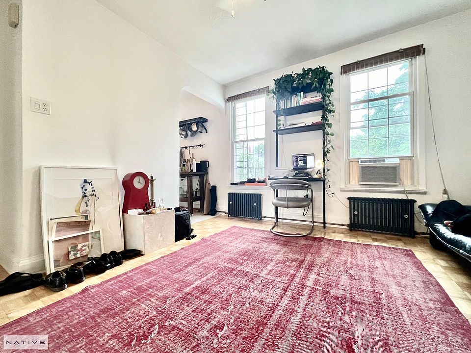 1st image of 209 Green St #2R