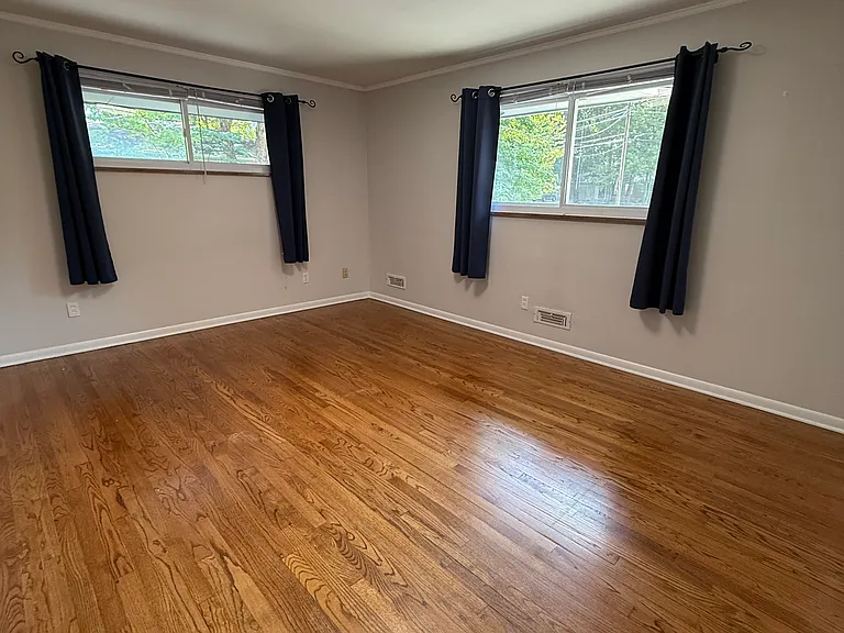 master suite that connects to bathroom 2